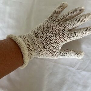 Vintage crochet stretch ladies gloves, ecru or off white, 50s or 60s
